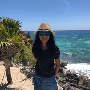 Meet your Posher, Danielle